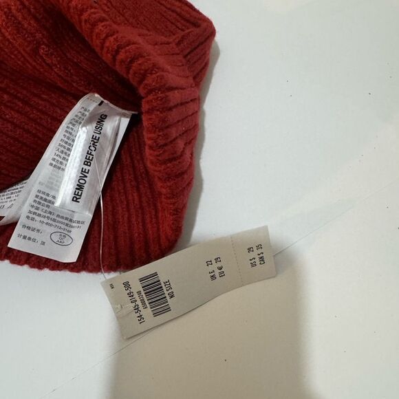 Abercrombie Red  HAT POMPOM Knit Hat w PomPom - Picture 3 of 9